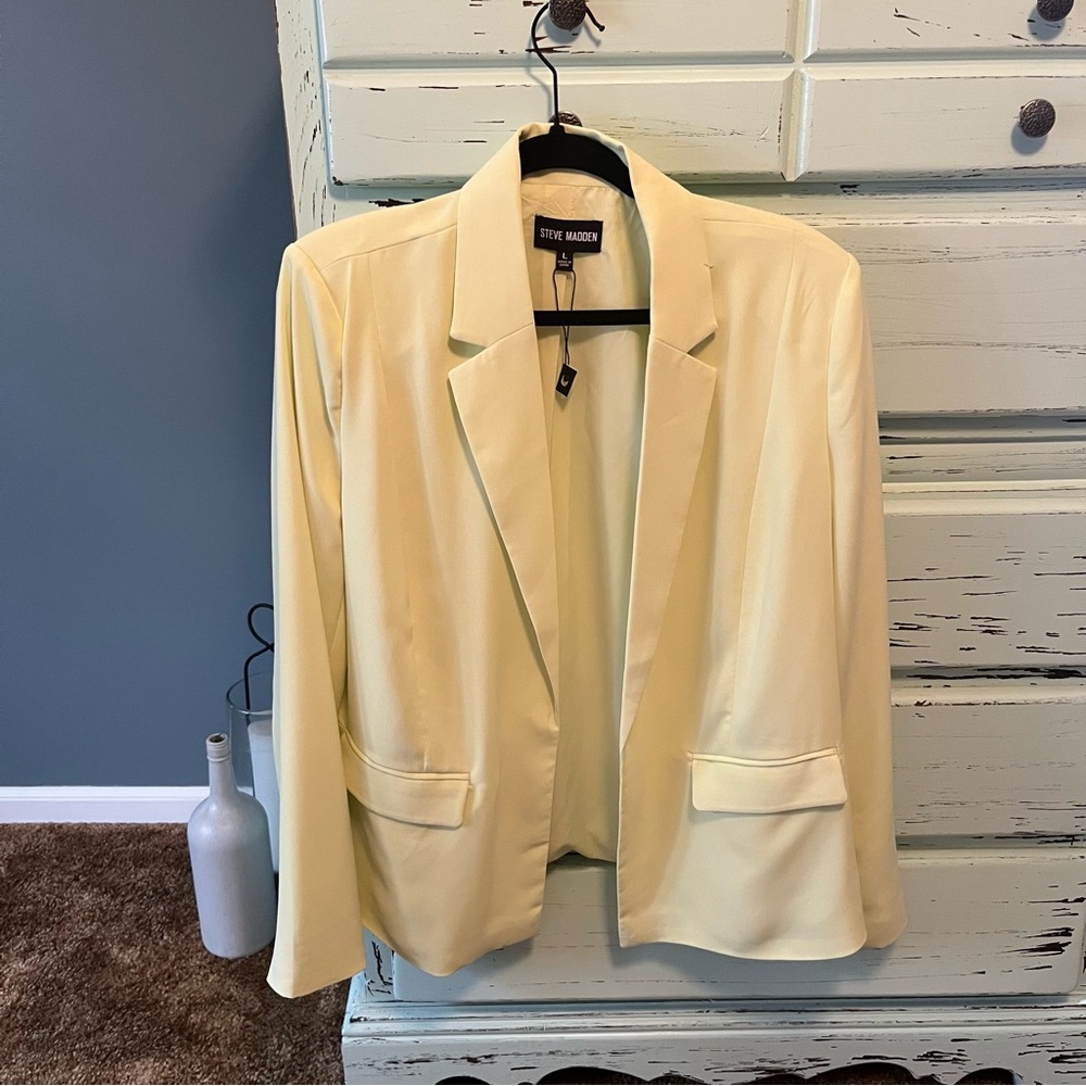 Steve Madden Soft Neon Green Women's Blazer, size large. NWT.